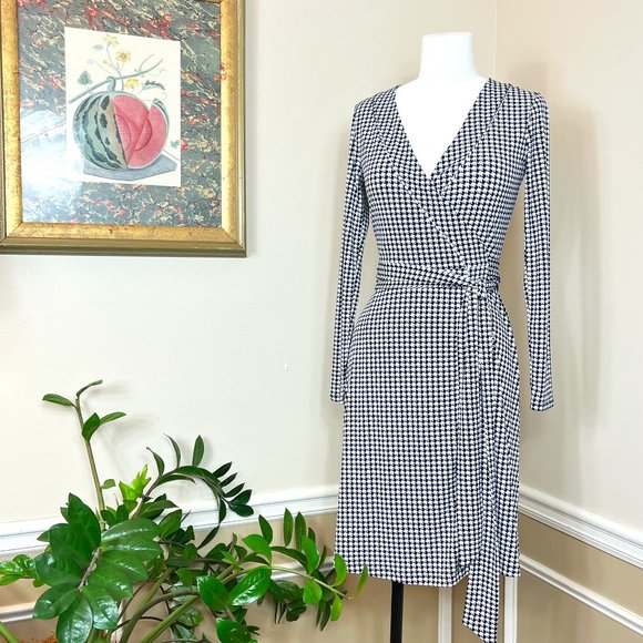 Banana Republic Dresses & Skirts - Banana Republic Long Sleeve Dark Blue Elephant Print Wrap Around Midi Dress